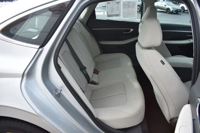 Used 2025 Silver Hyundai SEL image 15