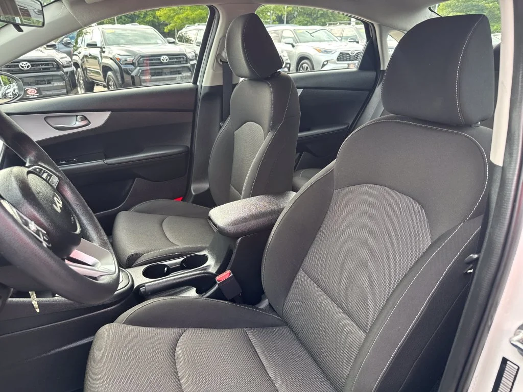 Used 2024 White Kia LXS image 14