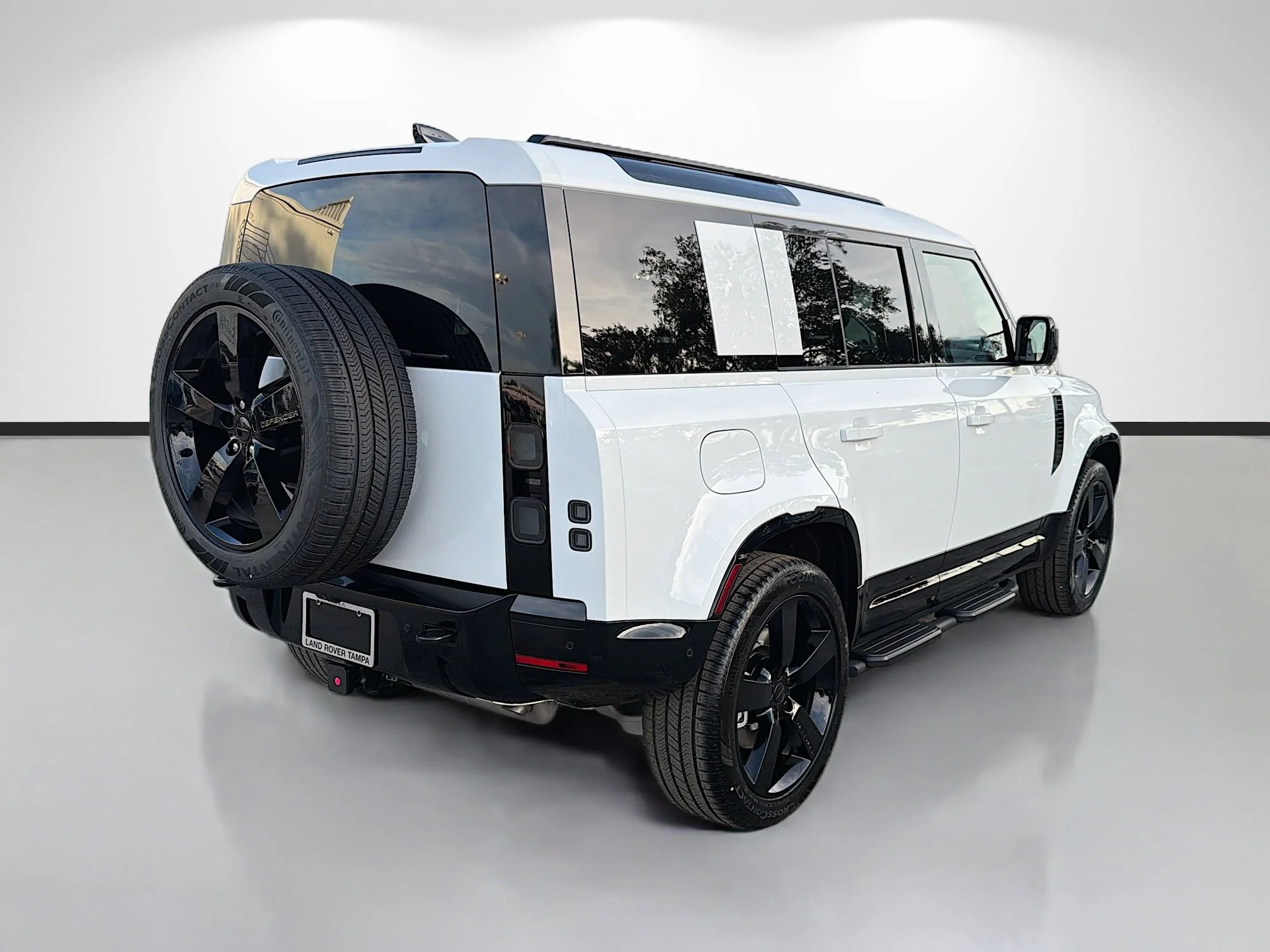 New 2026 Fuji White Land Rover X-Dynamic SE image 5