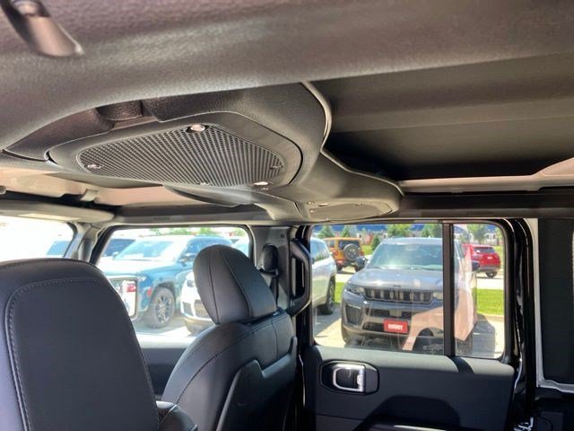 New 2026 Black Clear-Coat Exterior Paint Jeep Rubicon image 26