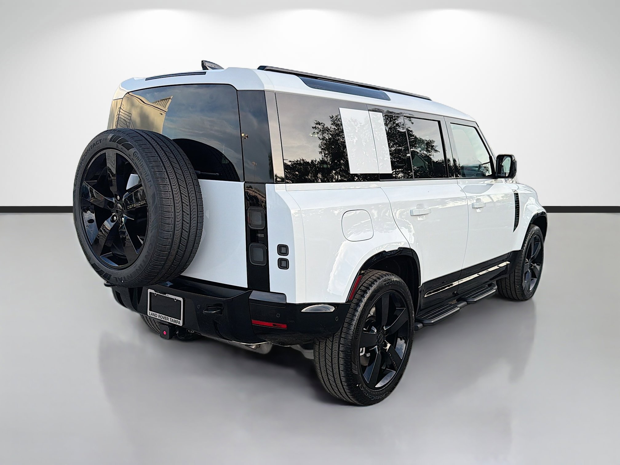 New 2026 Fuji White Land Rover X-Dynamic SE image 5