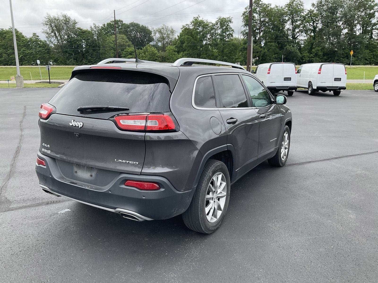 Used 2018 Granite Crystal Metallic Clearcoat Jeep Limited image 3