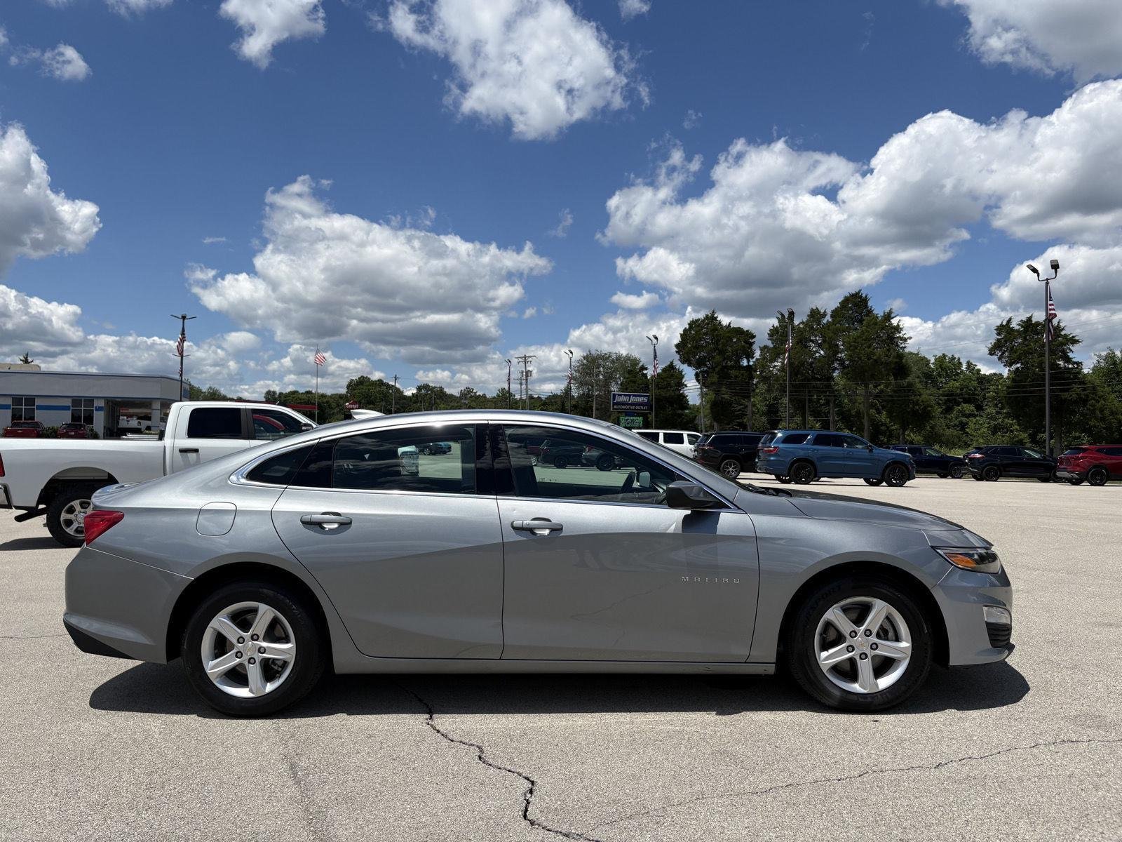 Used 2024 Sterling Gray Metallic Chevrolet LT image 4