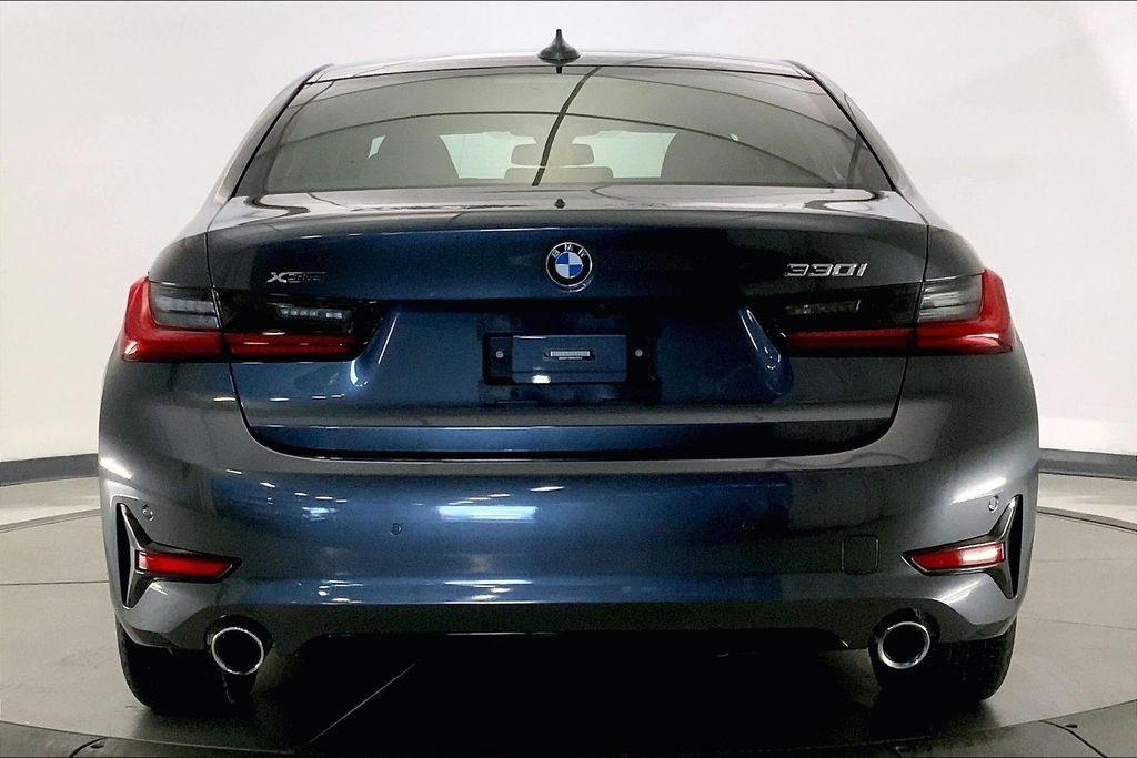 Used 2022 Mineral Grey Metallic BMW 330i xDrive image 3