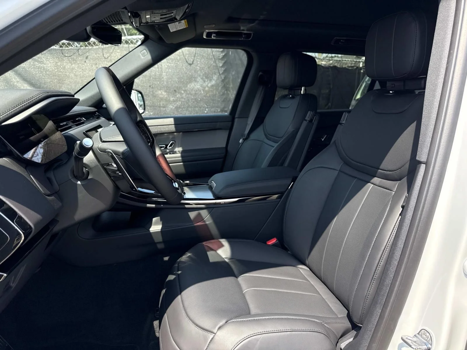 New  White Land Rover Dynamic SE image 10