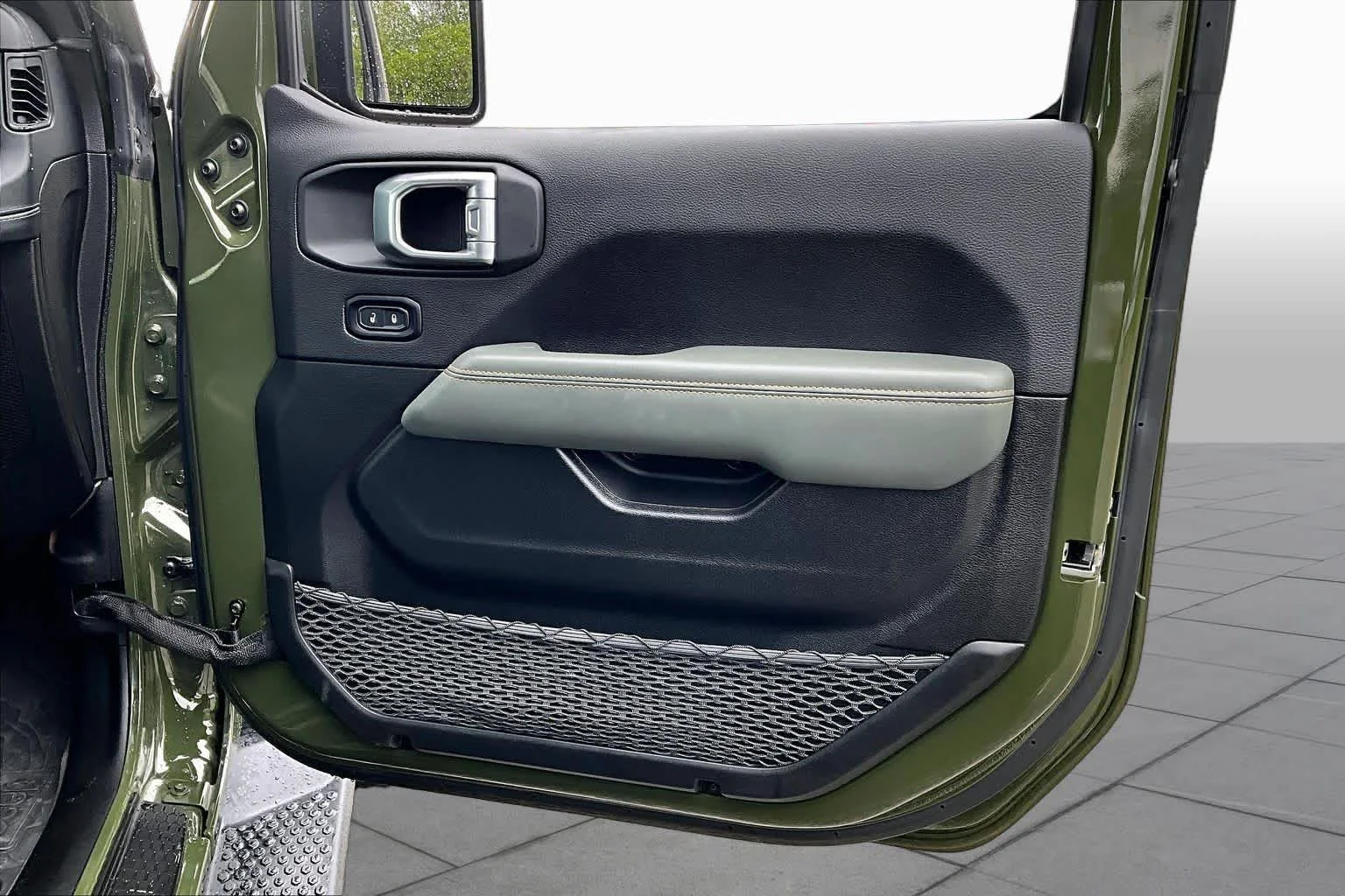 Used 2024 Sarge Green Clearcoat Jeep High Altitude image 23