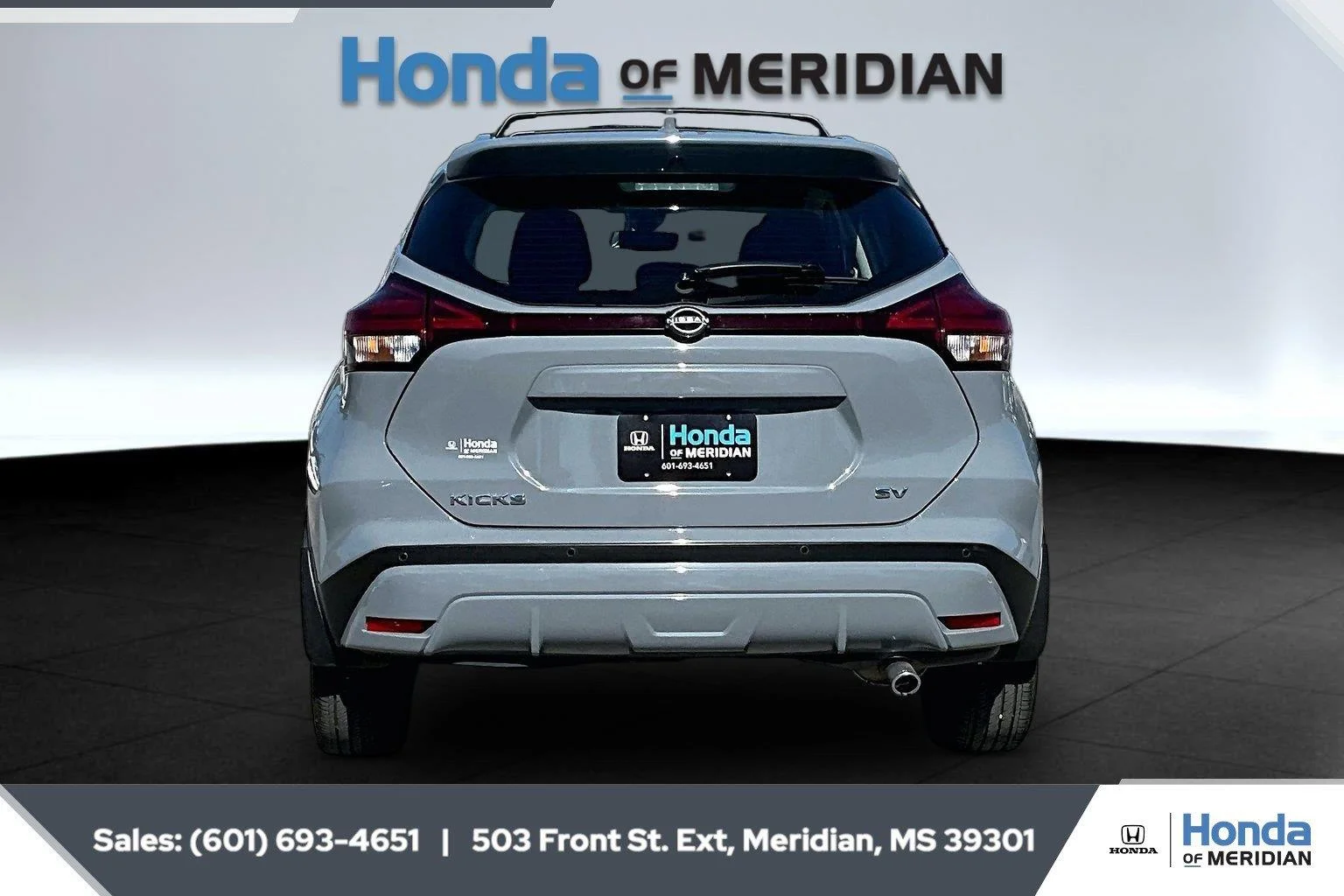 Used 2024 Boulder Gray Pearl Nissan SV image 4