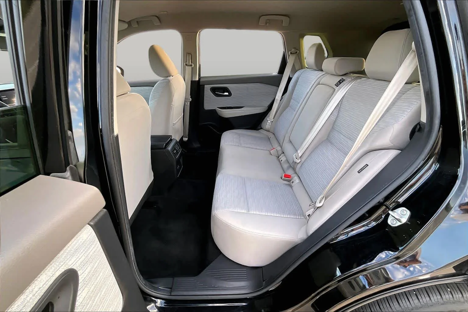 Used 2023 Super Black Nissan SV image 19