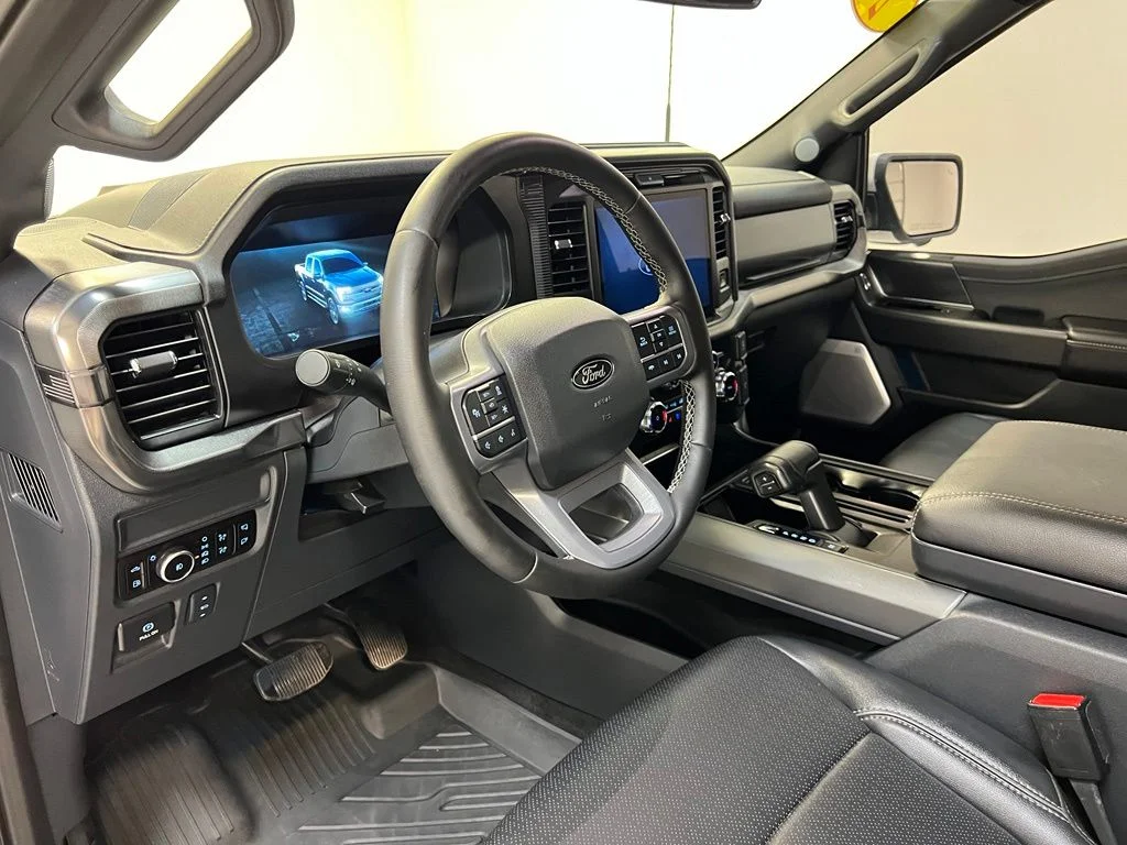 Used 2025 White Ford Lariat image 17