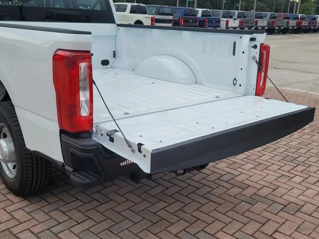 New 2026 Oxford White Ford XL image 11