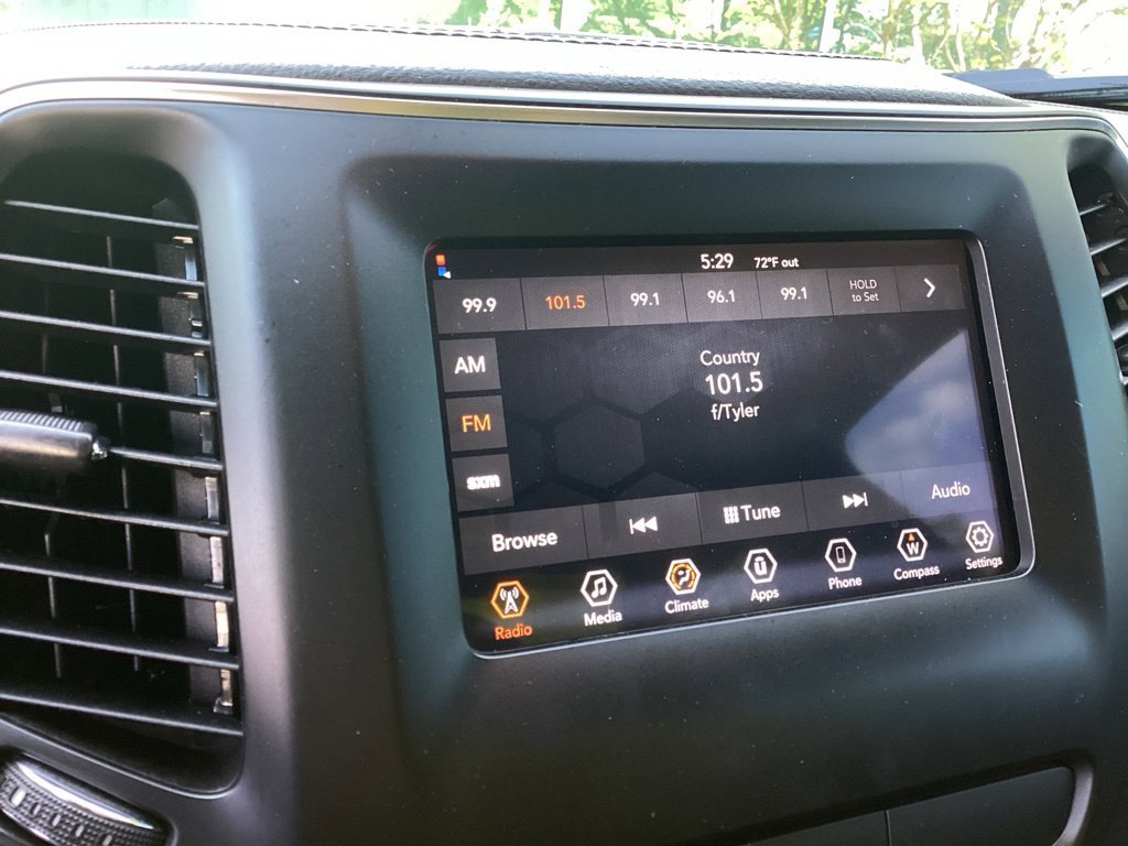 Used 2019 White Jeep Latitude Plus image 5
