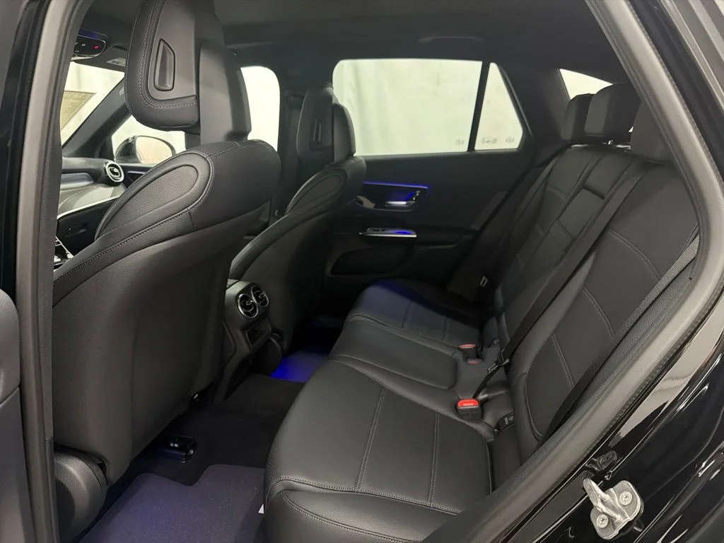 New 2027 Black Mercedes-Benz GLC 300 image 21