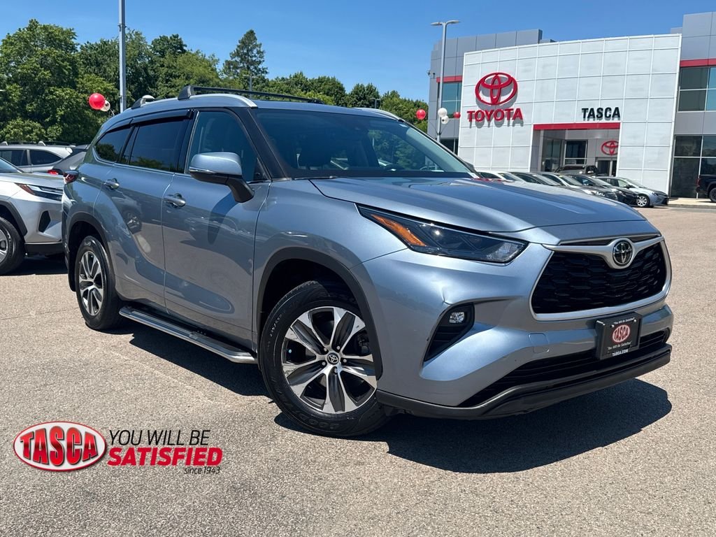 Used 2022 Gray Toyota XLE image 1