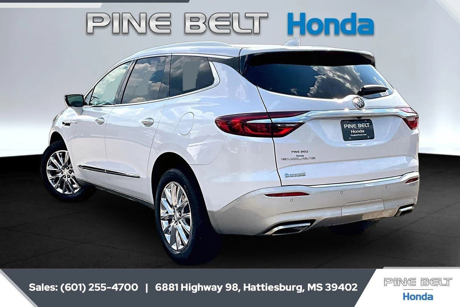 Used 2021 White Frost Tricoat Buick Essence image 2