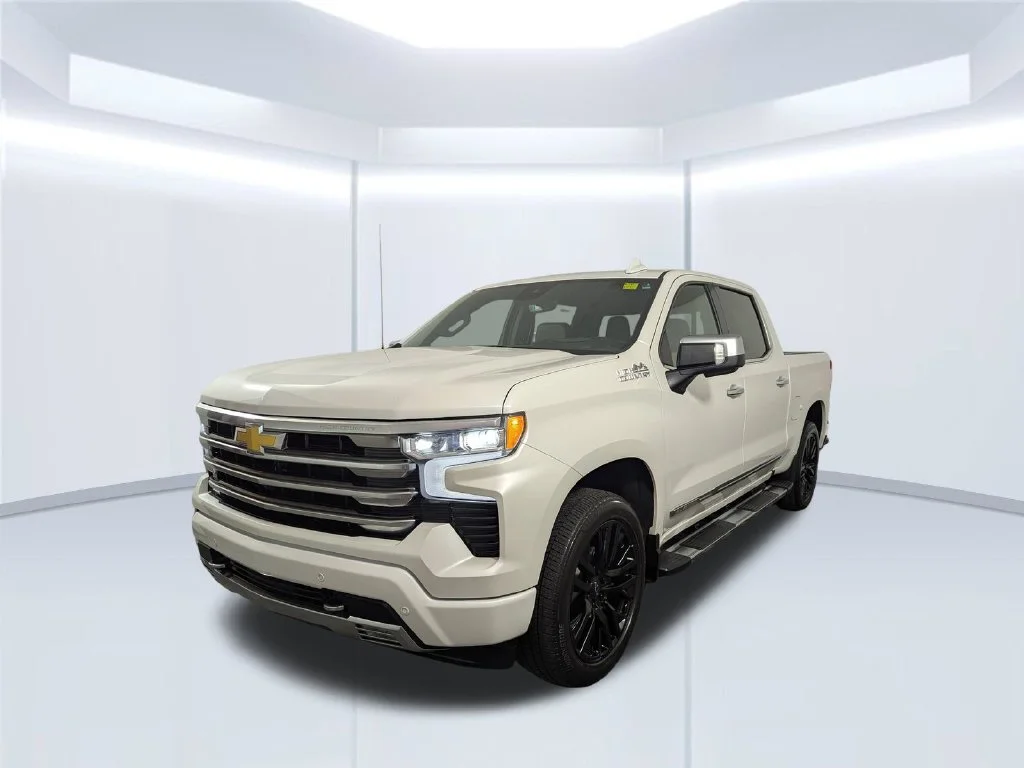 Used 2024 Beige Chevrolet High Country image 2