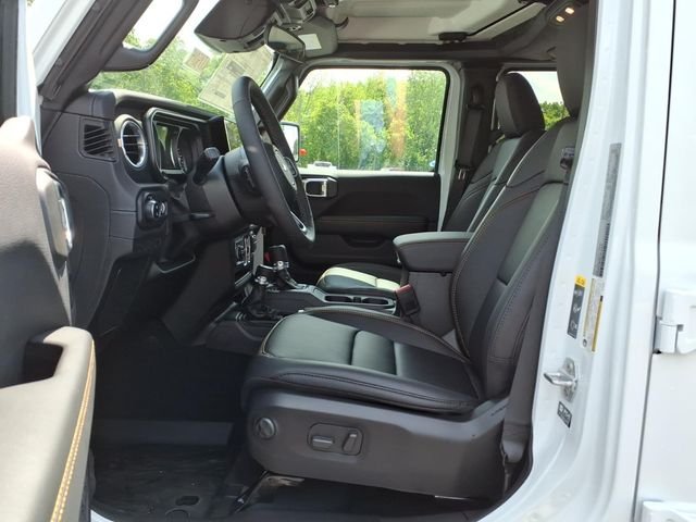 New 2026 Bright White Clear-Coat Exterior Paint Jeep Sahara image 13
