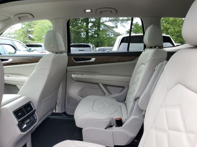 New 2026 Black Volkswagen 2.0T SE w/Technology image 10