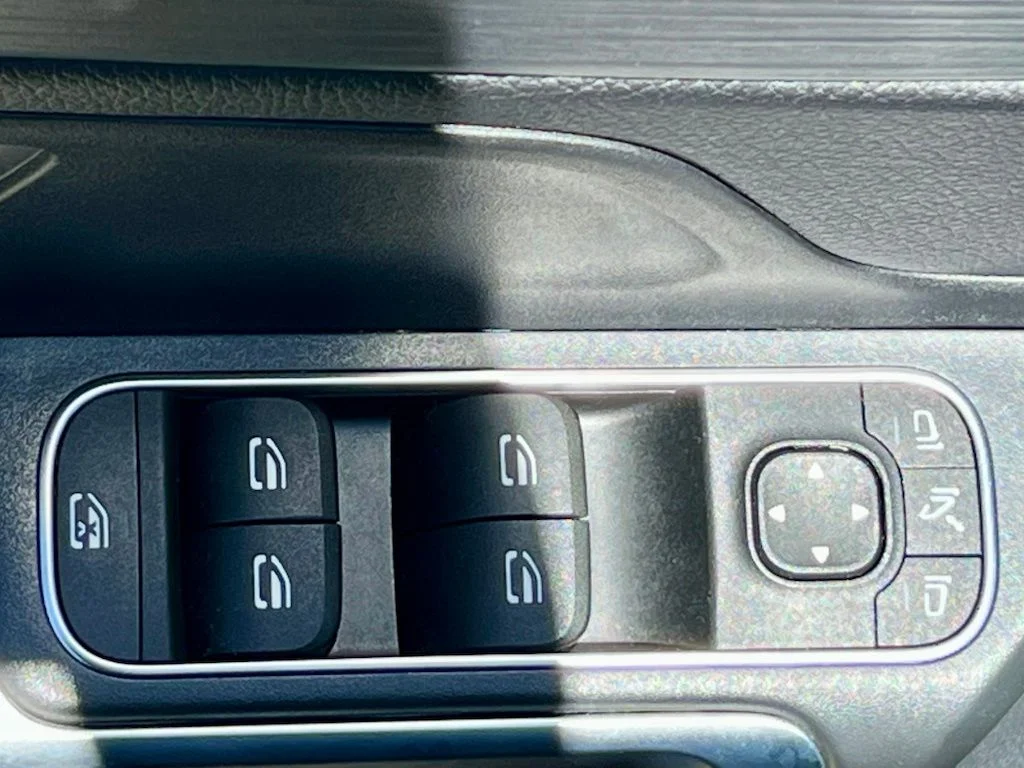Certified Used 2023  Mercedes-Benz GLB 250 image 27