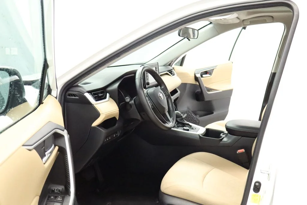 Certified Used 2022 White Toyota XLE image 29