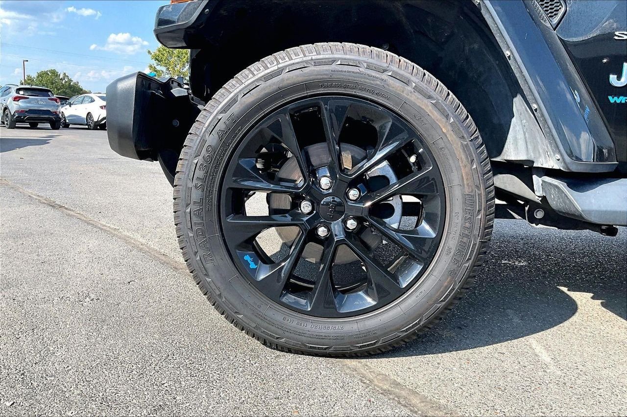 Used 2022 Black Clearcoat Jeep Unlimited Sahara 4x4 image 2