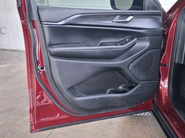 Used 2025 Red Jeep Altitude image 16