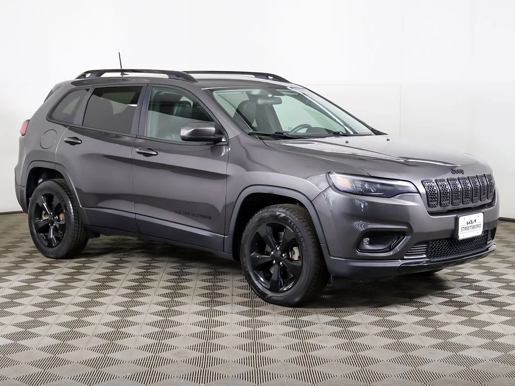 Used 2019 Gray Jeep Latitude Plus image 2
