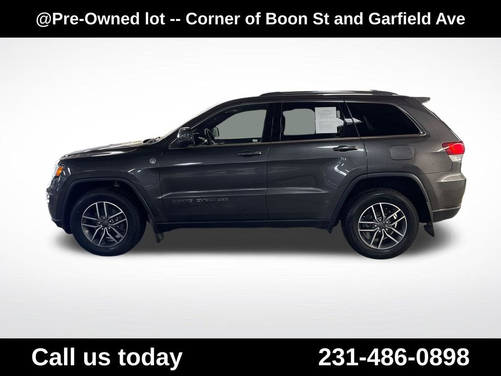 Used 2020  Jeep Laredo image 2