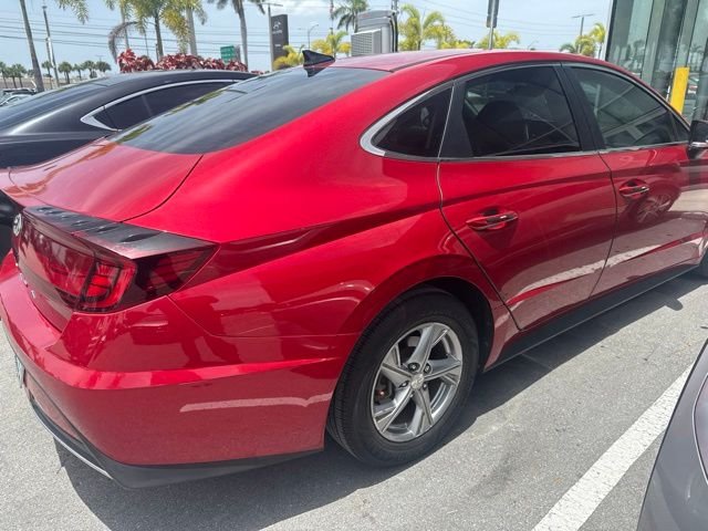 Used 2020 Red Hyundai SE image 5