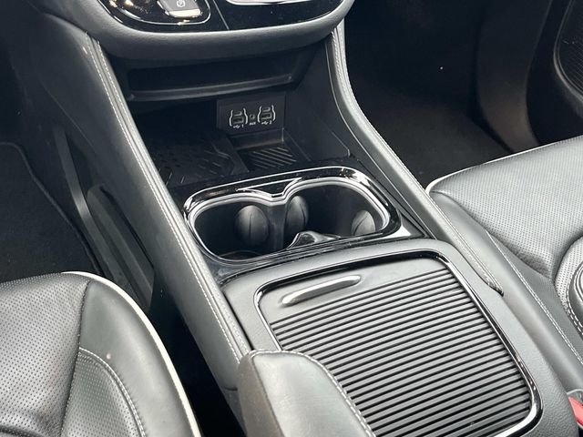 Used 2025 White Chrysler Limited image 14