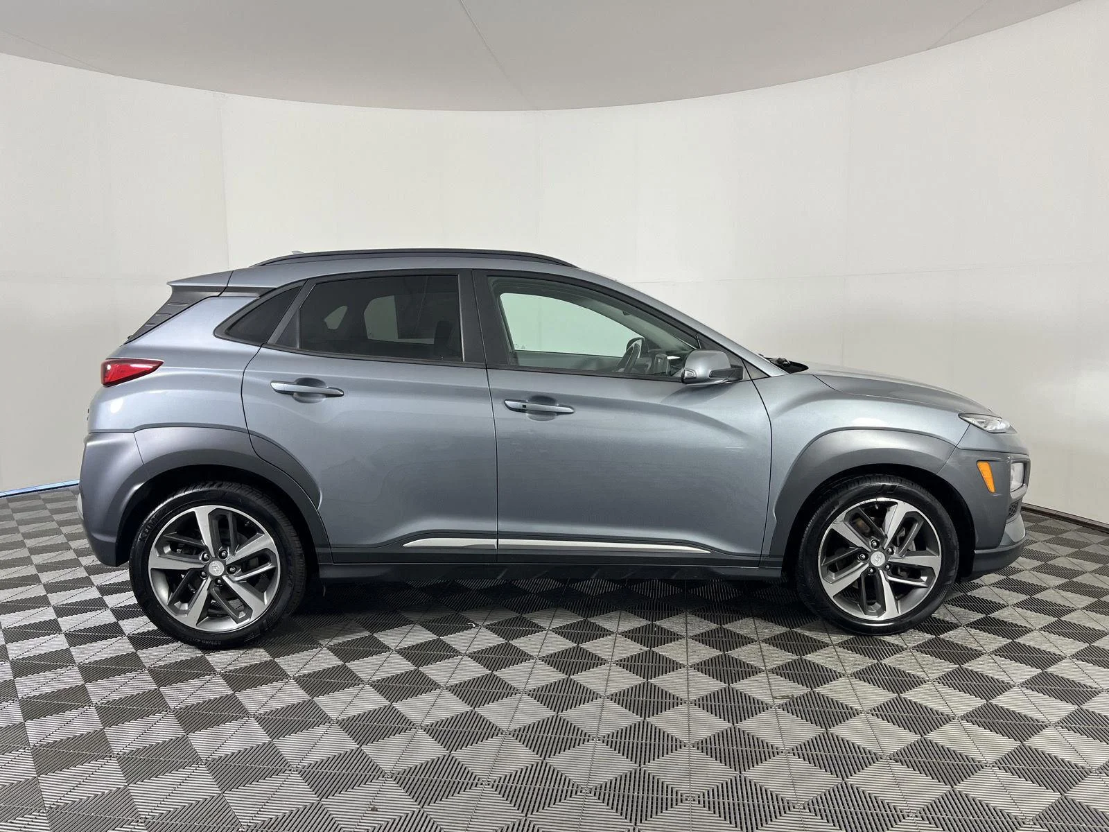 Used 2020 Sonic Silver Hyundai Limited image 2