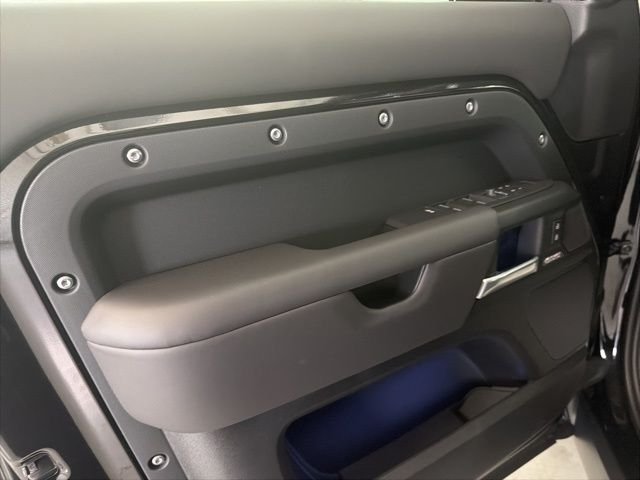 New 2026 Santorini Black Land Rover X-Dynamic SE image 8