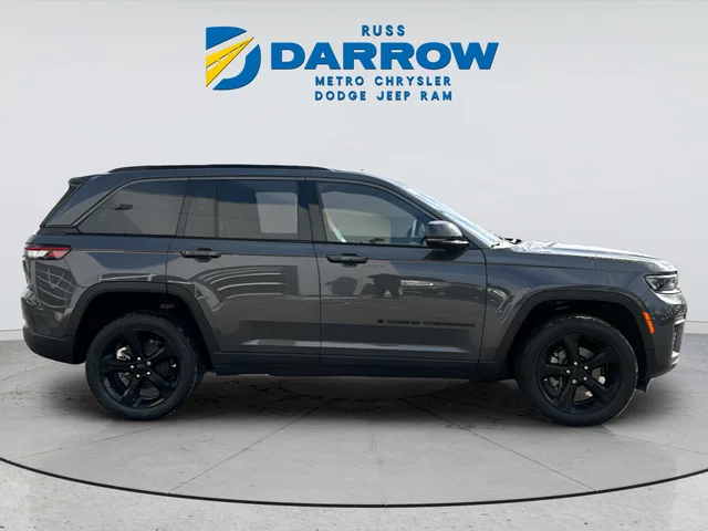 New 2026 Baltic Gray Metallic Clear-Coat Exterior Paint Jeep Limited image 6