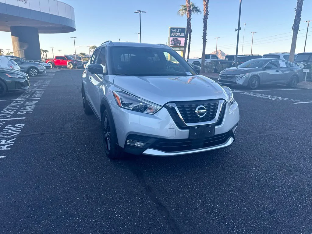 Used 2020 Silver Nissan SR image 4