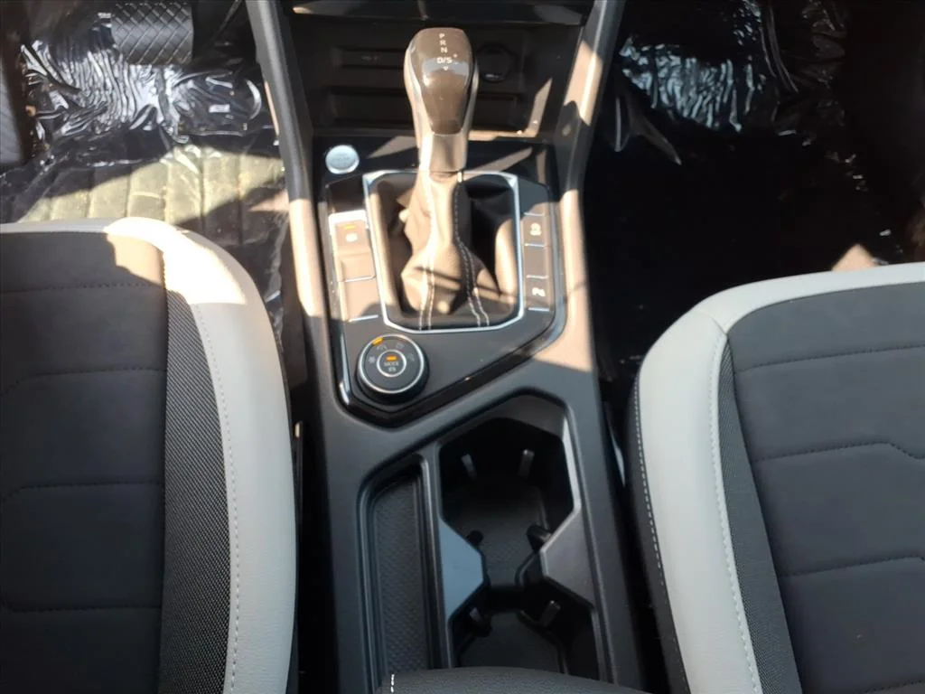 2025 Volkswagen Taos SE - Photo 12