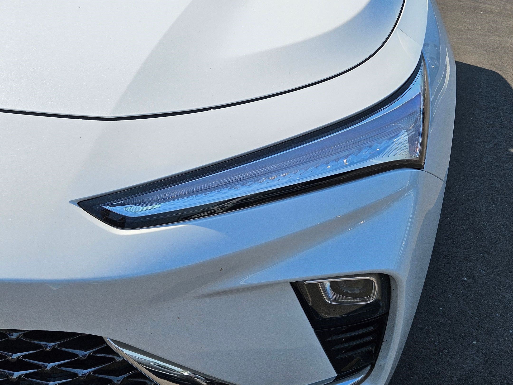 Used 2025 White Frost Tricoat Buick Avenir image 12