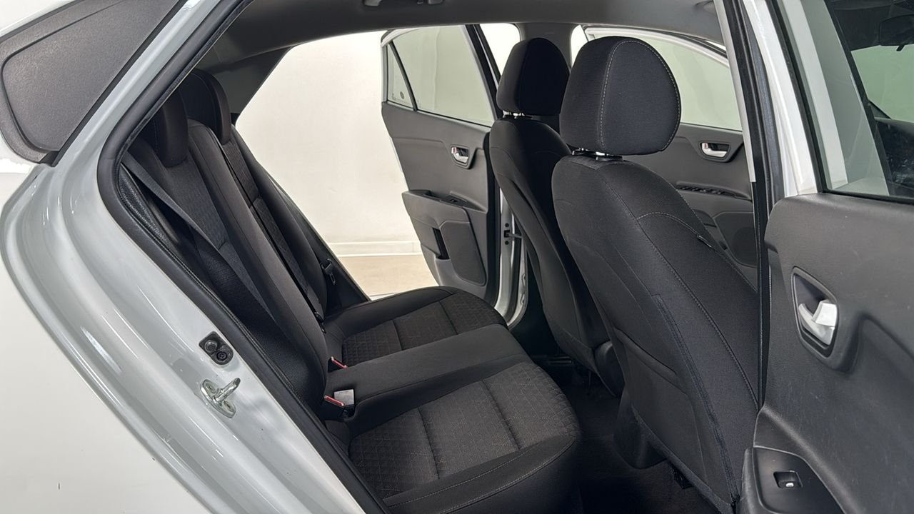 Used 2022 White Kia LX image 17