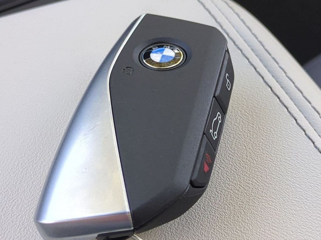 New 2026 Skyscraper Grey Metallic BMW xDrive28i image 30