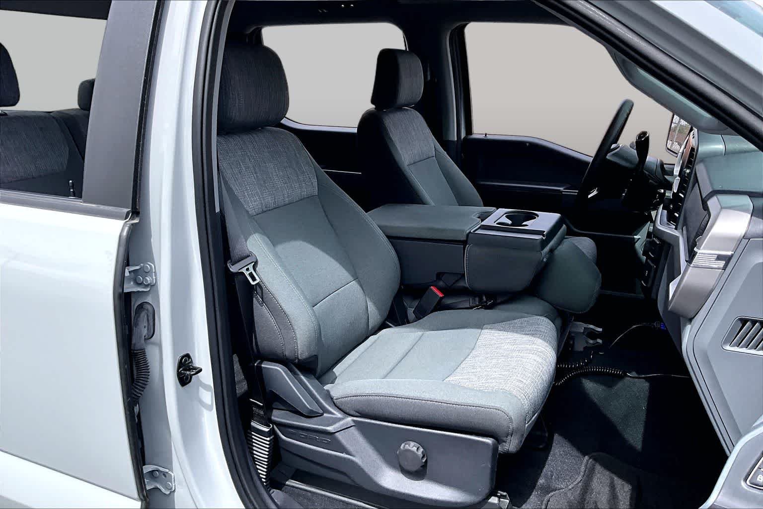 Used 2023 Avalanche Ford XLT image 8