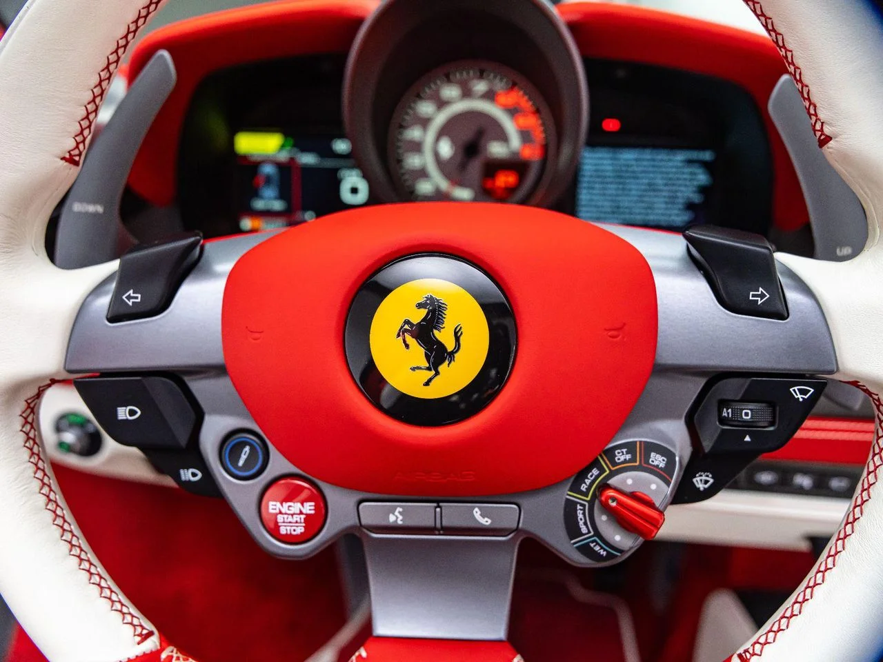 Used 2022 Bianco Cervino - Extra Campionario Ferrari Spider image 34