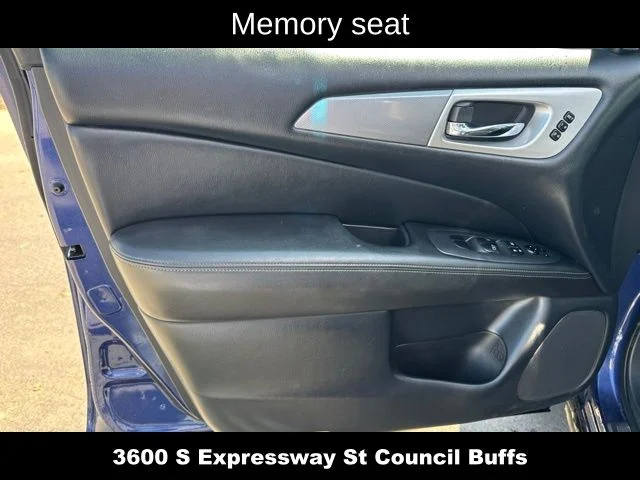 Used 2020 Blue Nissan SL image 17