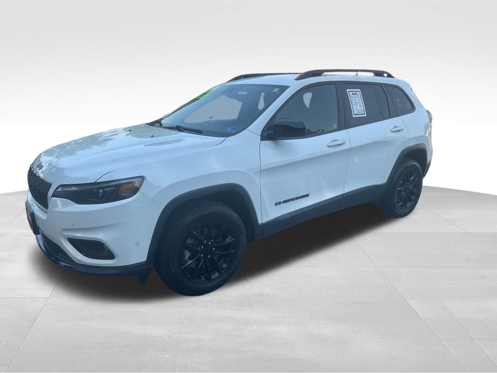 Used 2023 White Jeep Altitude image 3
