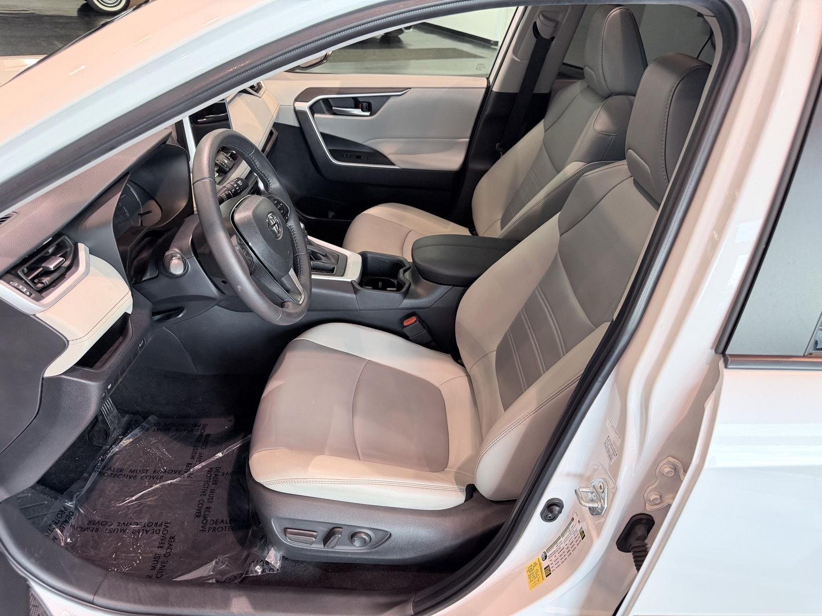 Used 2024 Wind Chill Pearl Toyota XLE Premium image 36