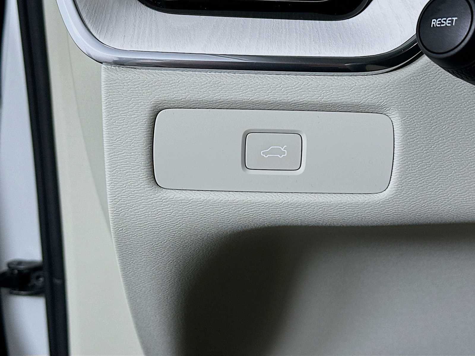 New 2026 Crystal White Volvo Ultra image 10