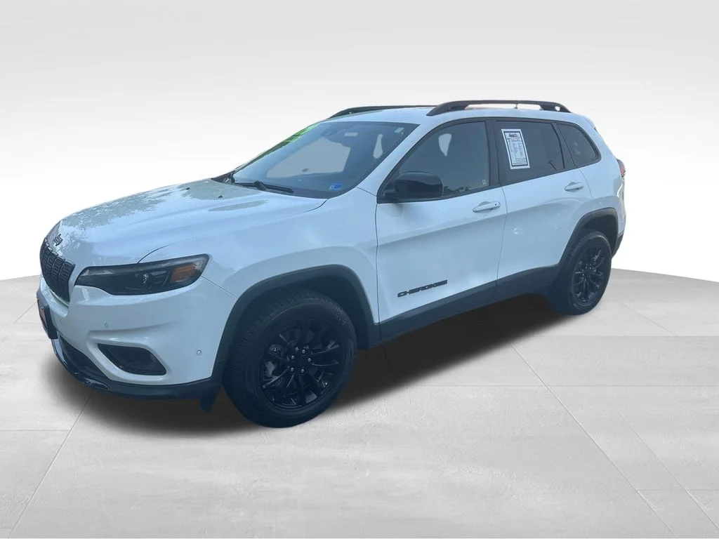 Used 2023 White Jeep Altitude image 3