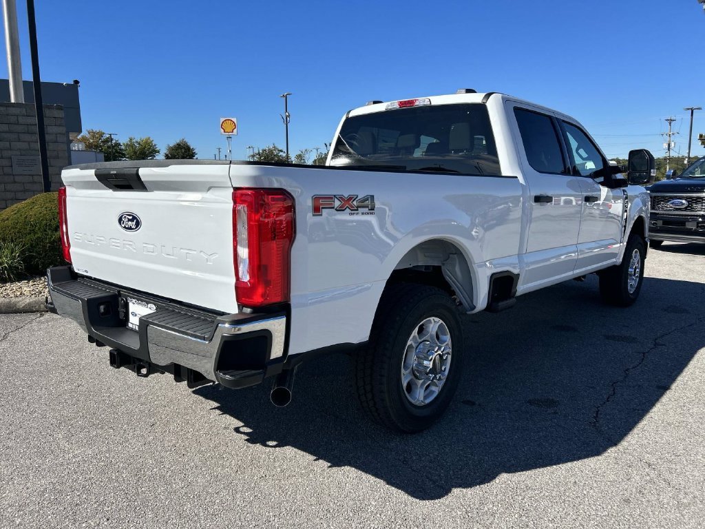 New 2027 Oxford White Ford F-250® XLT image 4
