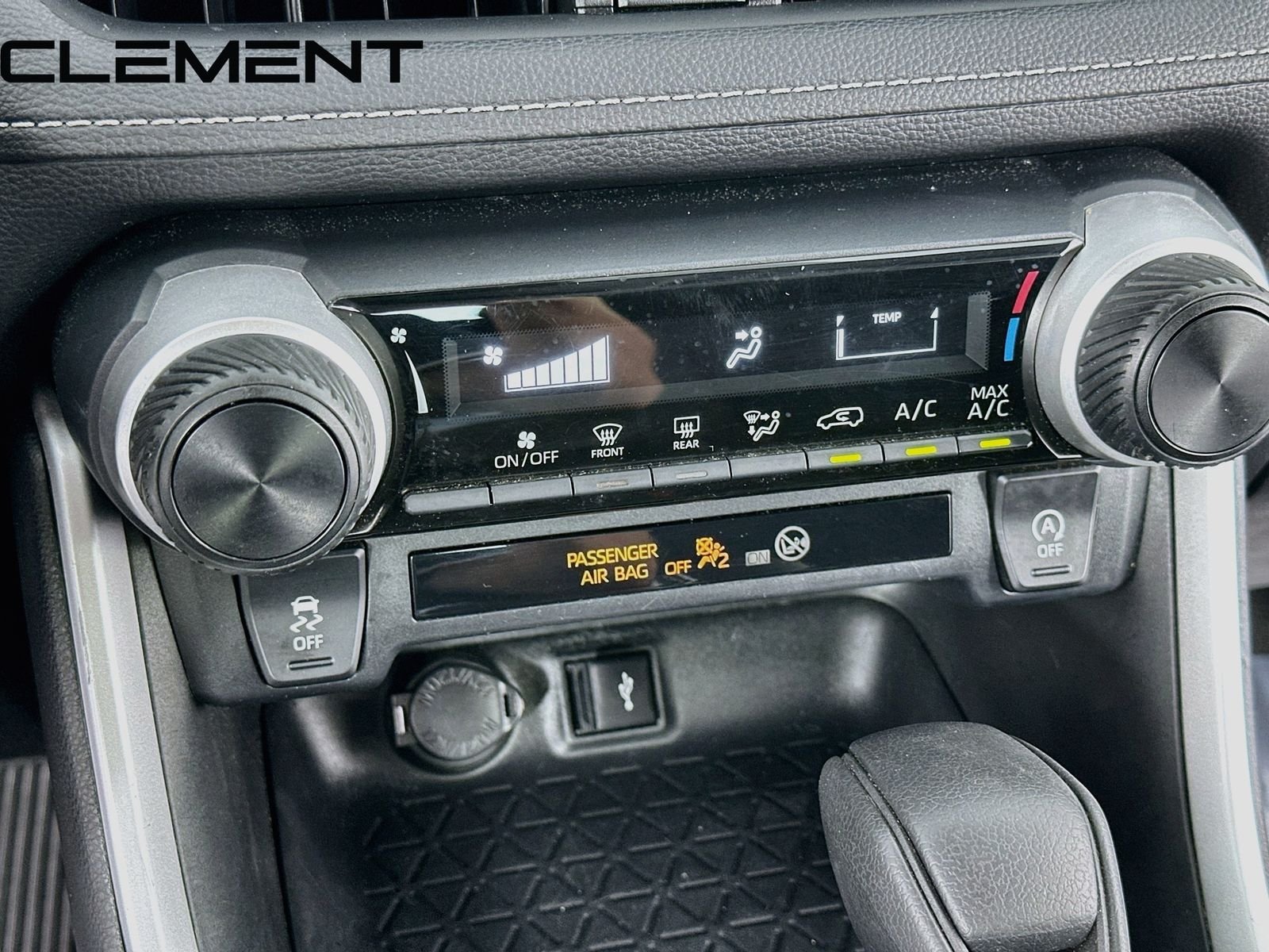 2020 Toyota RAV4 LE - Photo 22