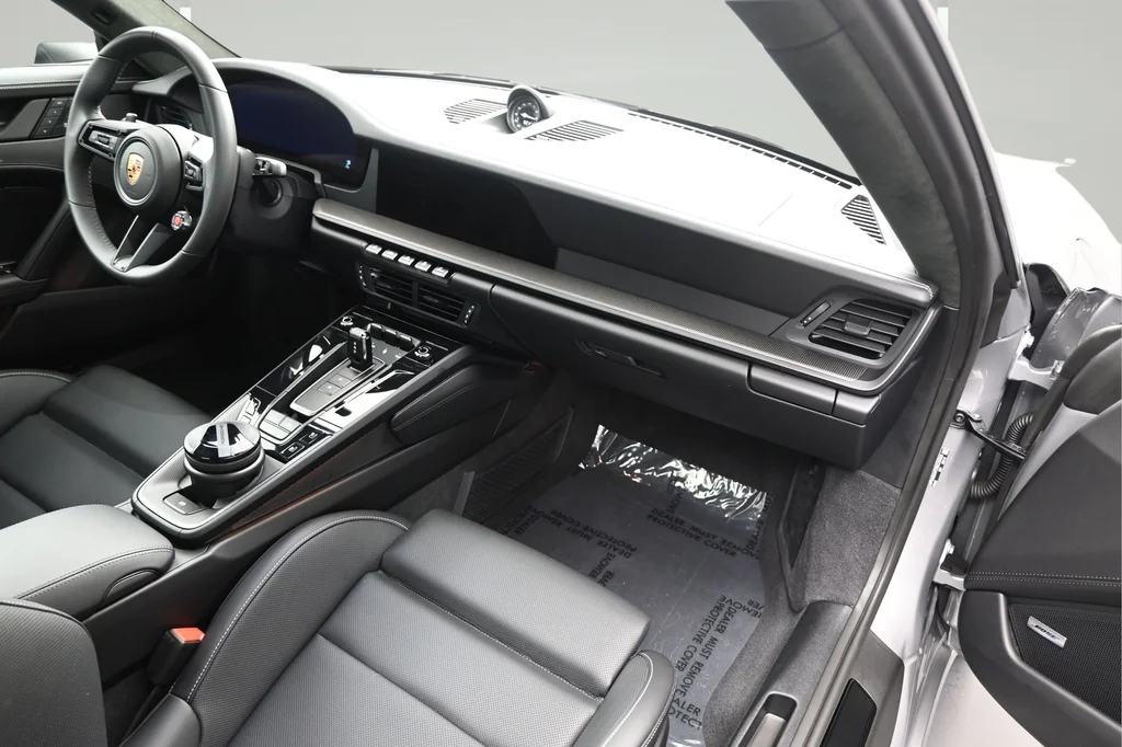 2025 Porsche 911 GTS - Photo 10