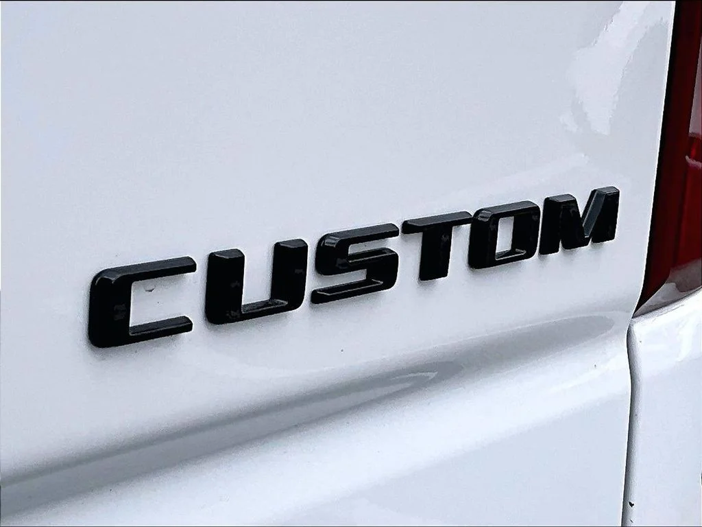 Used 2023 White Chevrolet Custom image 9