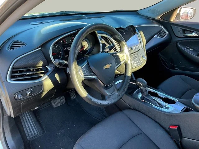 Used 2025 White Chevrolet LT image 20