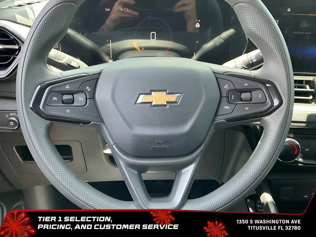 Used 2025 Mosaic Black Metallic Chevrolet LT image 27